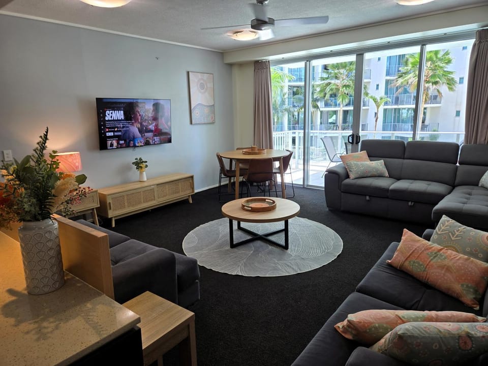 TV and multimedia, Balcony/Terrace, Living room, Seating area, Evening entertainment