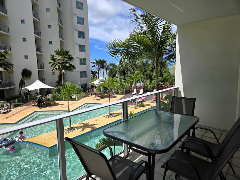Day, View (from property/room), Balcony/Terrace, Pool view, Sea view, Swimming pool, sunbed
