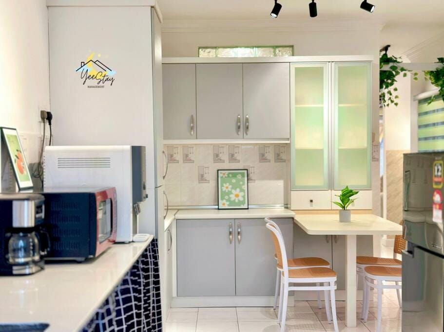 8pax3minsdrivetoJonkerTownArea House in Malacca