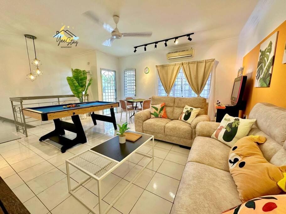 8pax3minsdrivetoJonkerTownArea House in Malacca