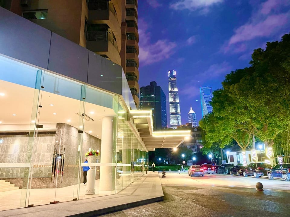 Property building, Nearby landmark, Facade/entrance, Lobby or reception