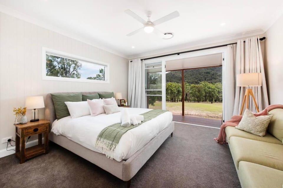Frog Hill 8 bedroom luxe rural retreat near town with 2 houses House in New South Wales