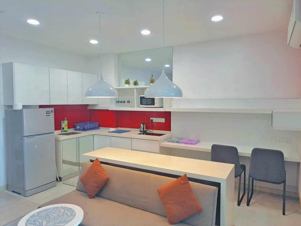 Kitchen or kitchenette, Living room, Seating area, Dining area, oven, stove
