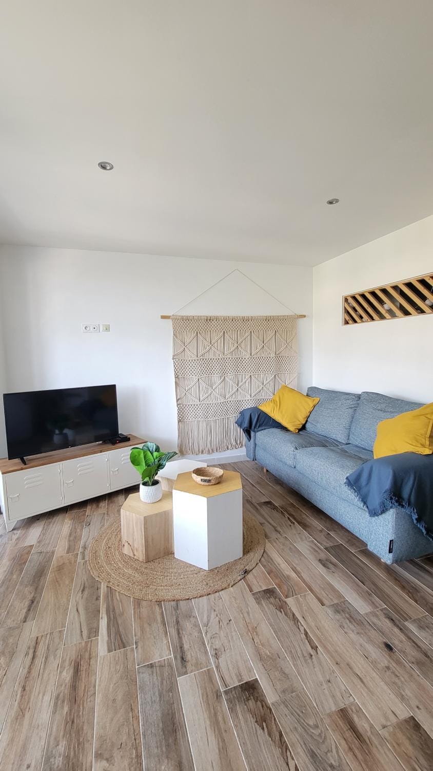 Communal lounge/ TV room, TV and multimedia, Living room, Seating area