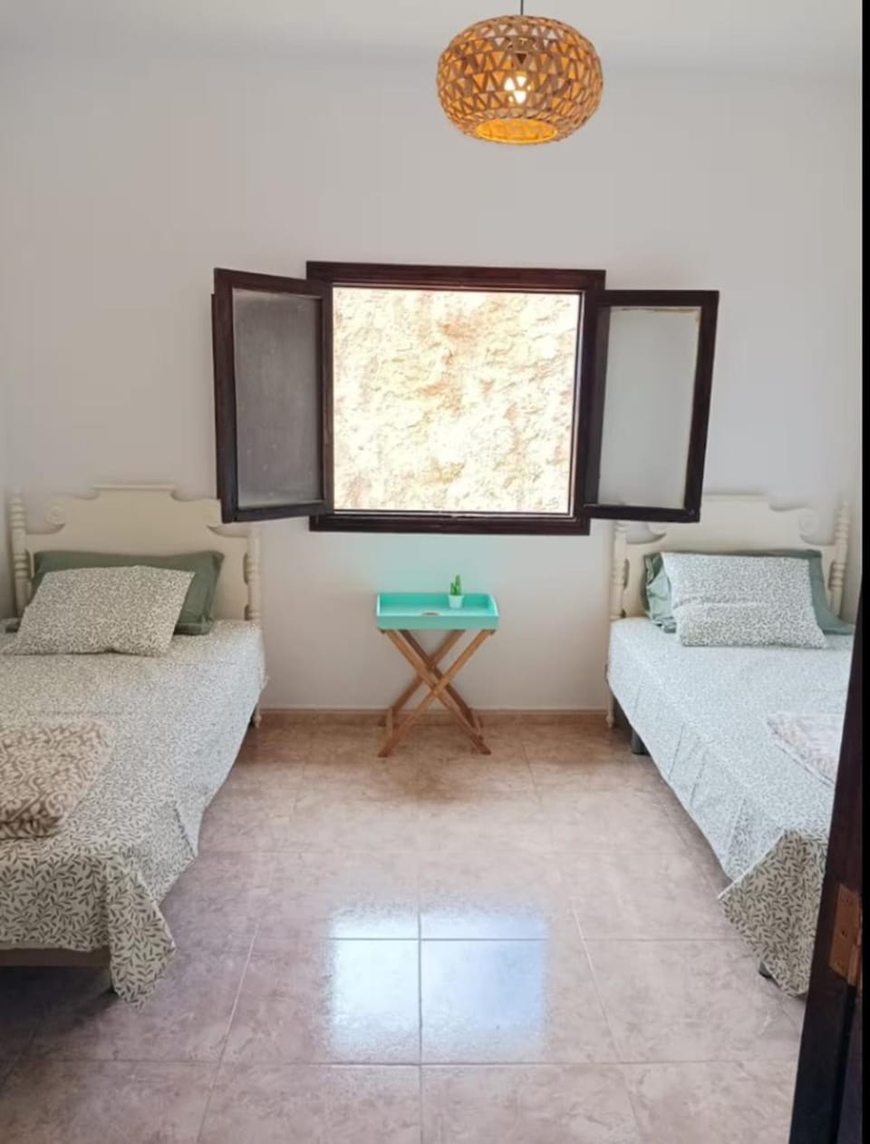 Villa Palomino - Sleeps 6 - Parking - Pet Friendly Villa in Comarca Norte