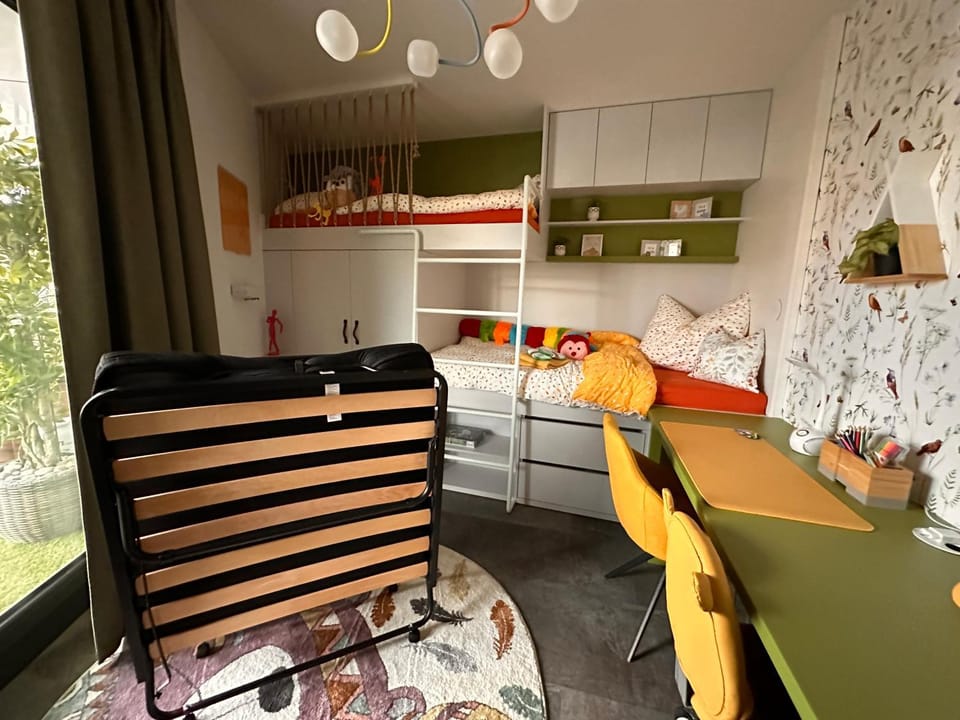 DH Family and Whirlpool Premium Apartment 3kk, 2x SmartTV-NETFLIX, Big Terrace and Free Parking Apartment in Brno