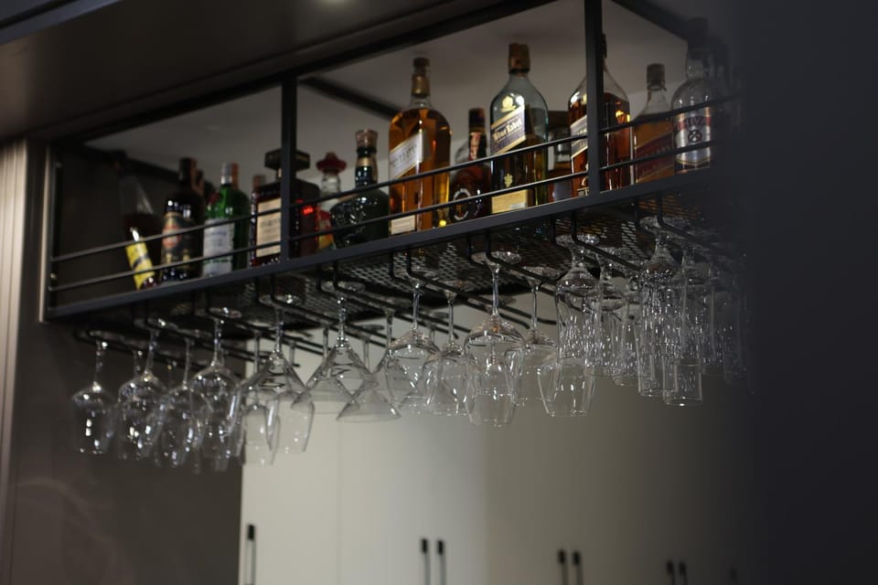 Nightclub / DJ, Lounge or bar, Food and drinks, Drinks