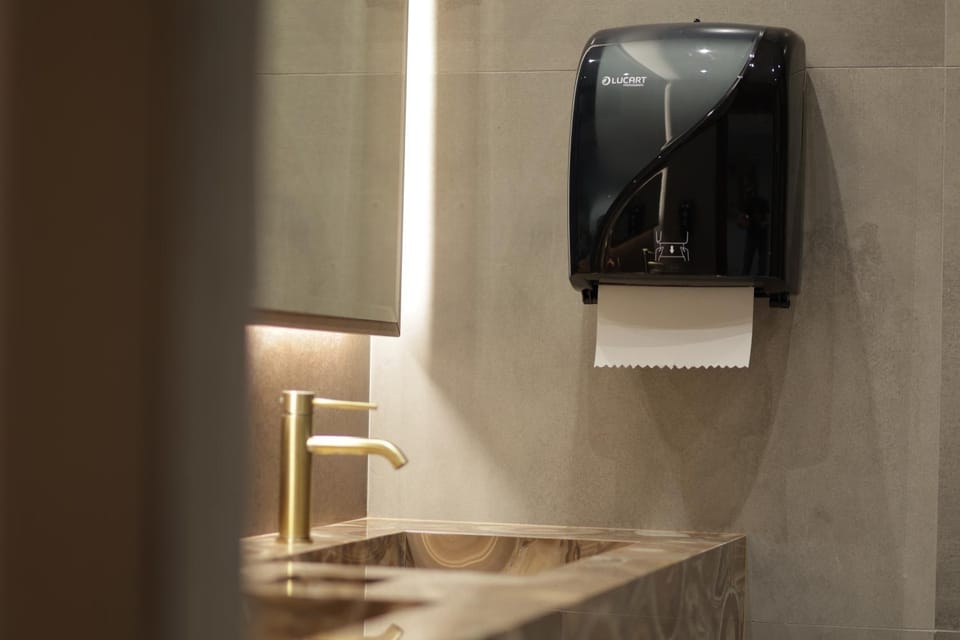 Bathroom, TV and multimedia