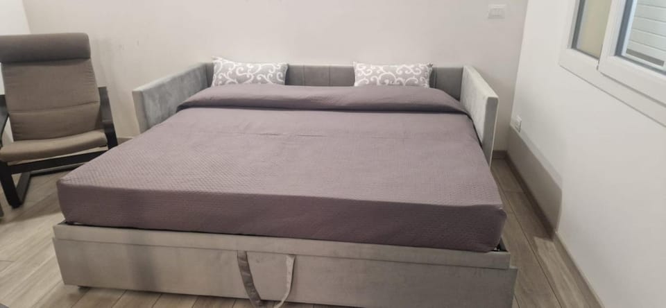 Bed, Living room
