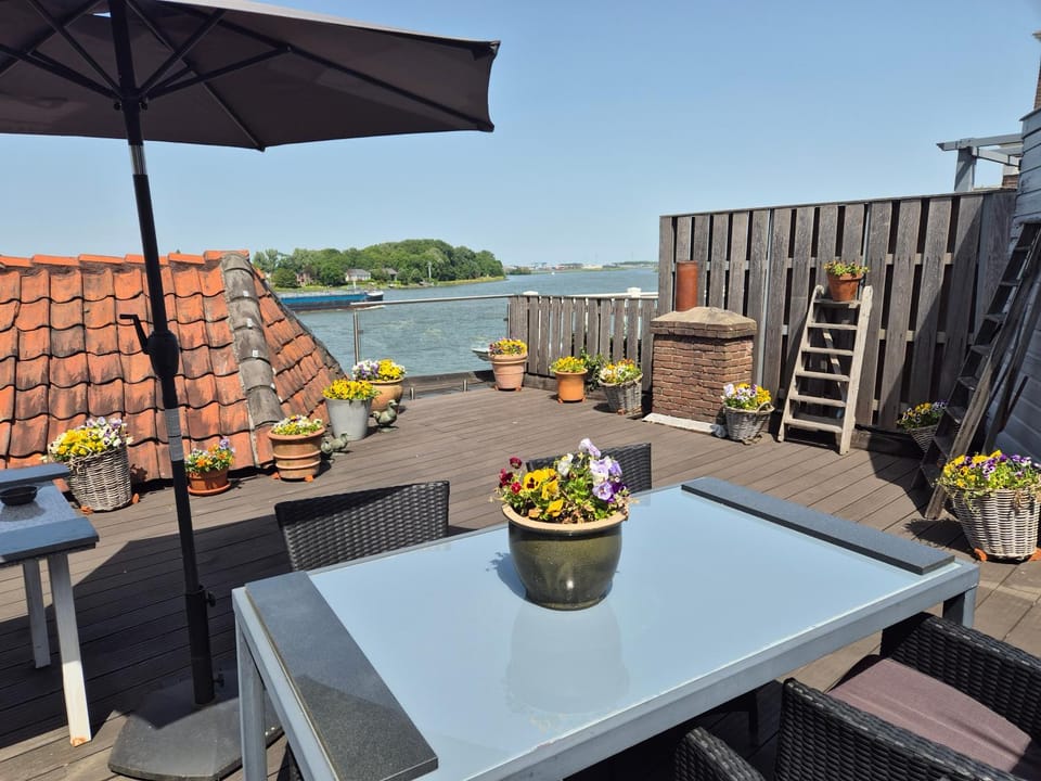 Balcony/Terrace, River view