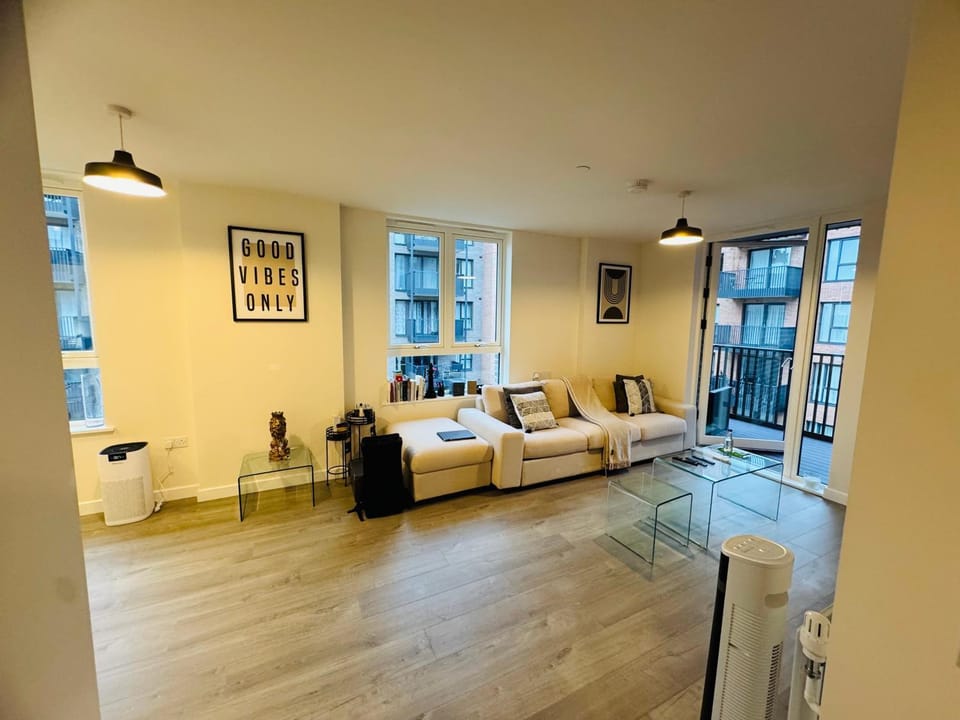 Bed, Living room, Seating area, Dining area