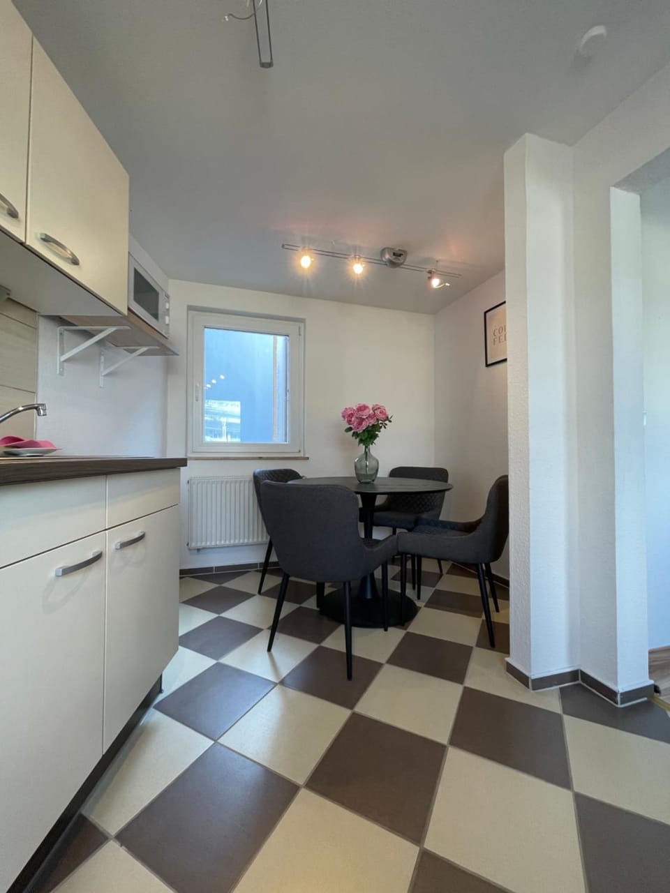 Kitchen or kitchenette, Seating area, Dining area