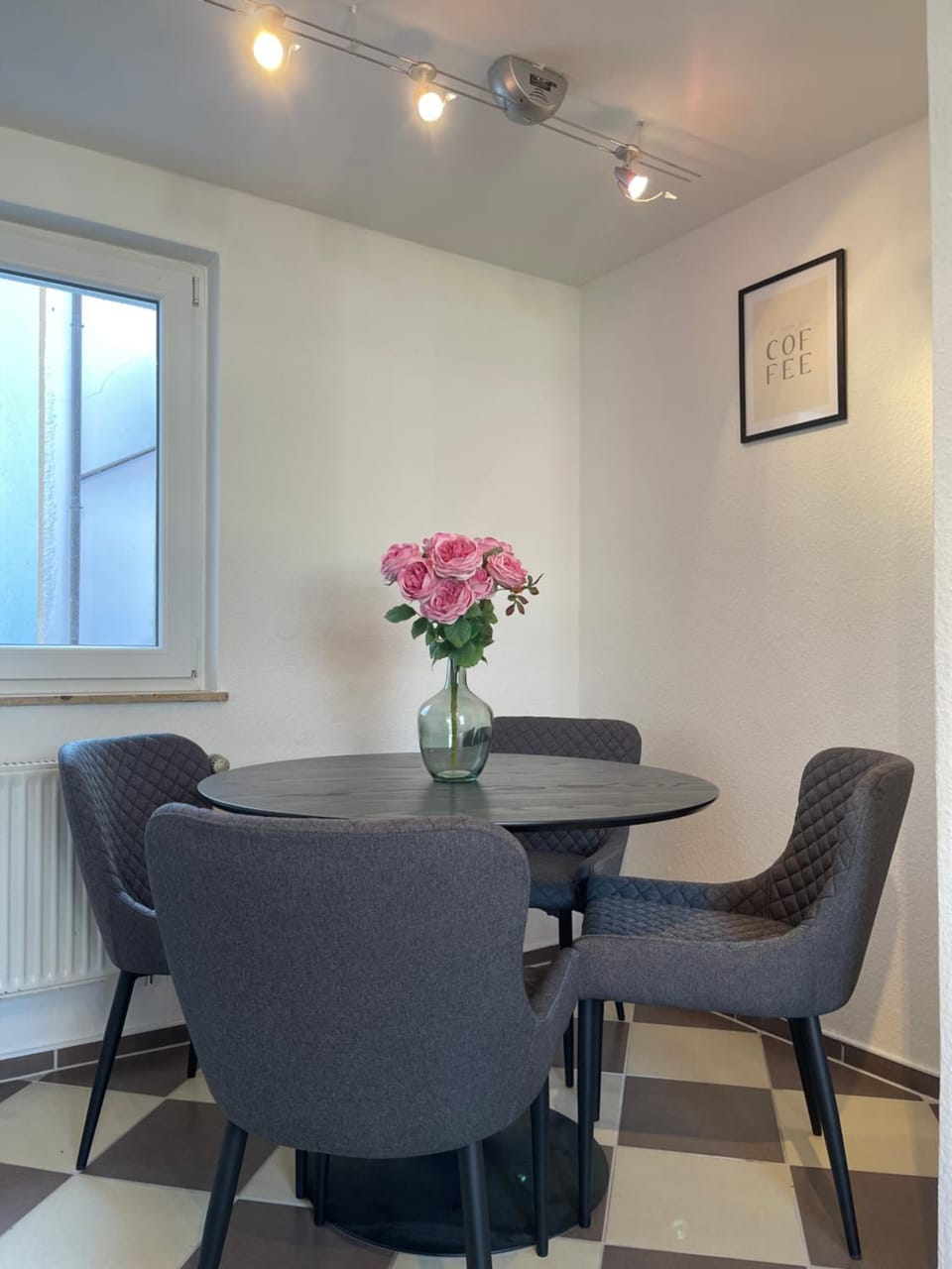 Seating area, Dining area