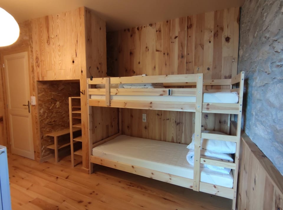 Chambre Cèdre Bed and Breakfast in Aragon