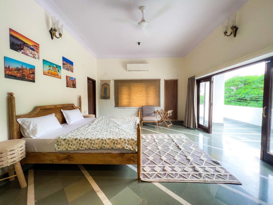 Photo of the whole room, Bedroom