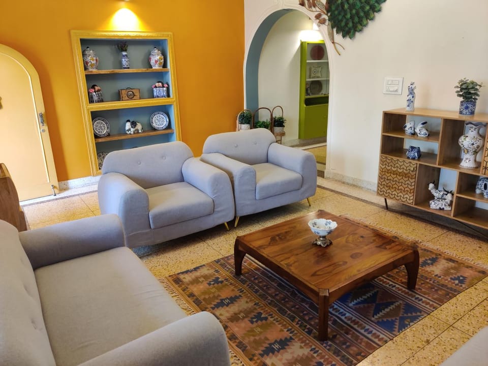 Living room, Seating area