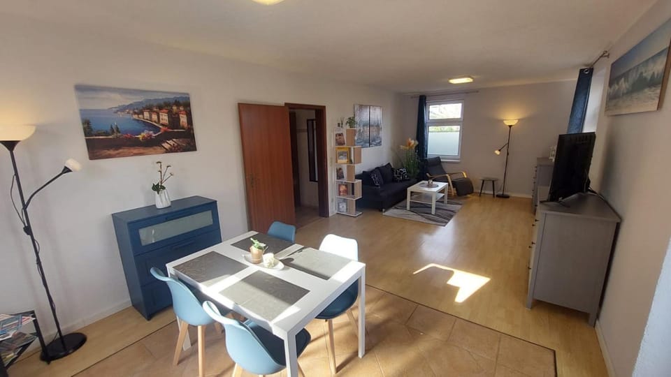 Modernes ,gemütliches Gäste Appartement mit WLAN, WAIPU TV und großen Boxspringbett in Zwickau Apartment in Zwickau