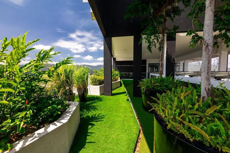 UA19 #3BR 3 Queen Bed #Family Staycation Apartment in George Town