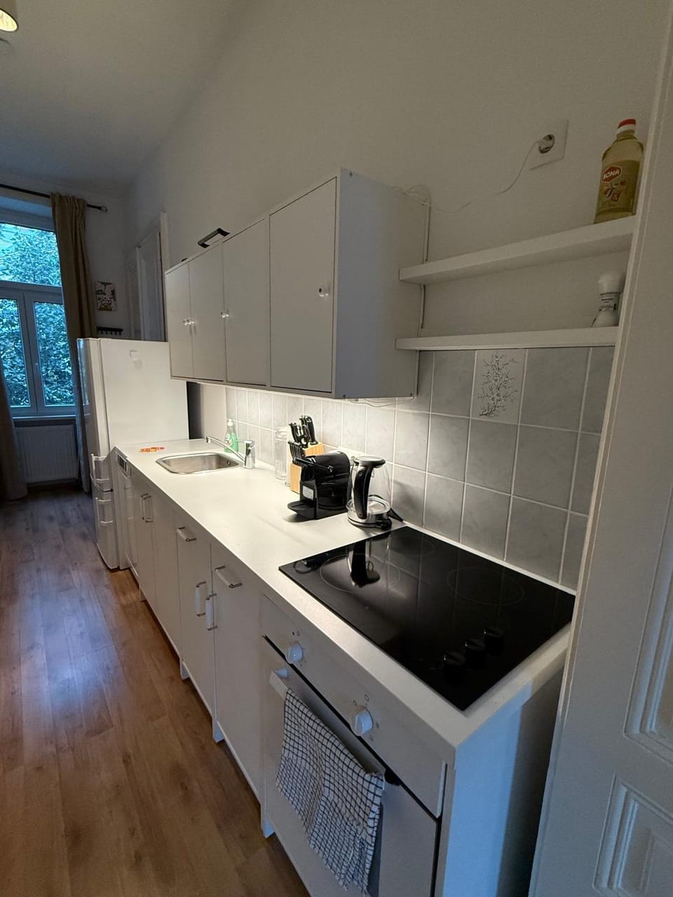 Coffee/tea facilities, Kitchen or kitchenette, dishwasher, stove