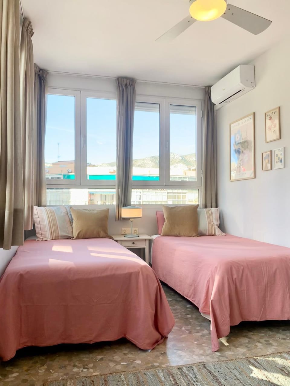 Bed, Photo of the whole room, Bedroom, air conditioner