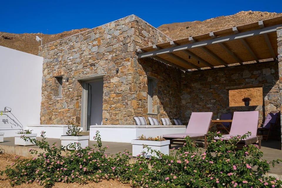 Remezzo House in Milos