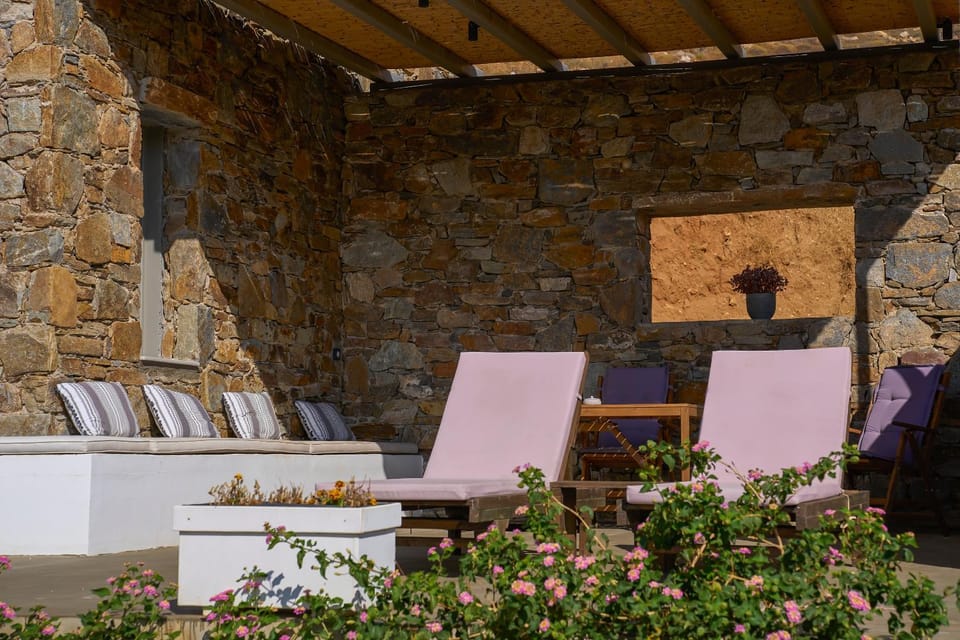 Remezzo House in Milos