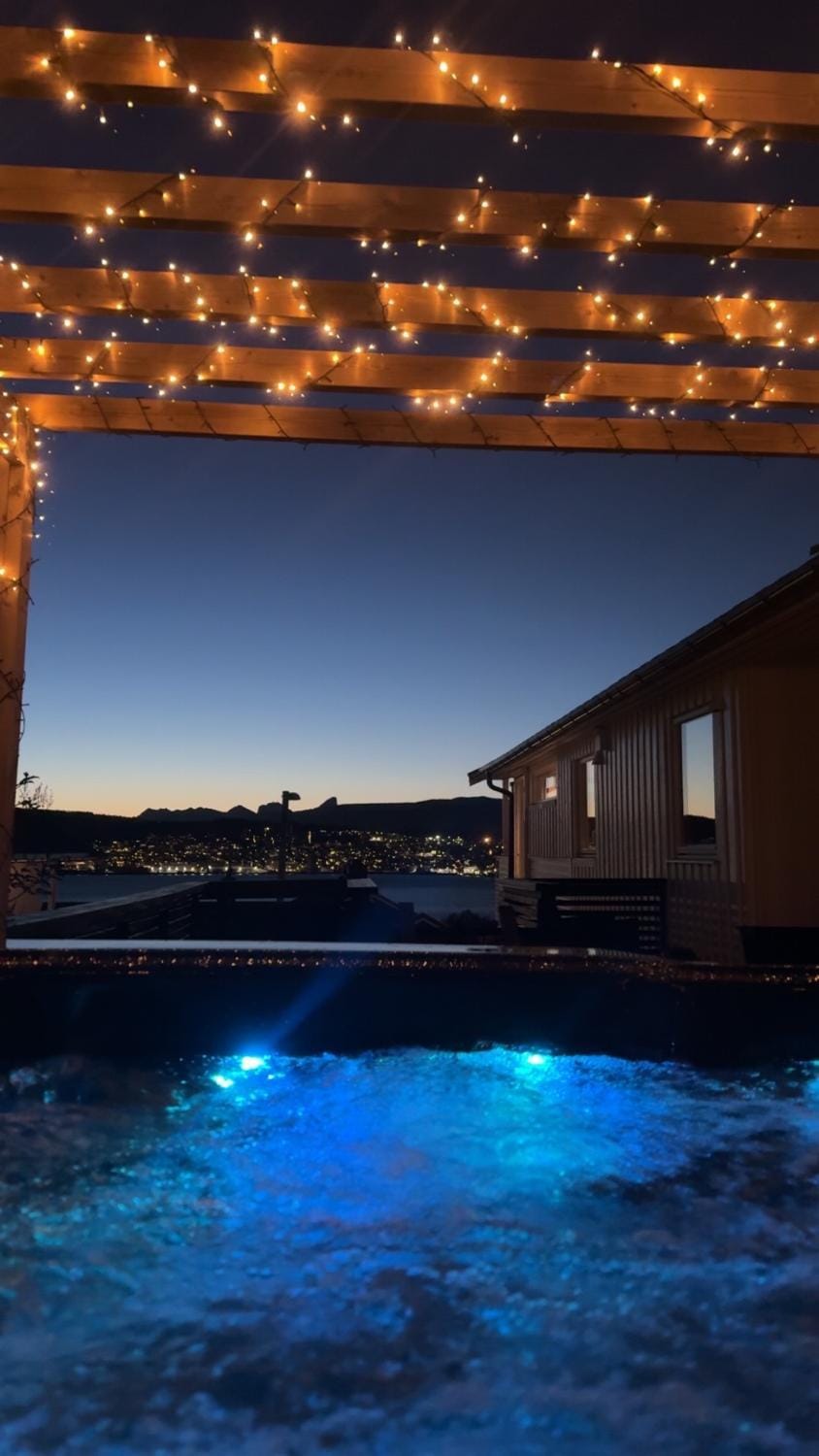 Arctic Apartment with outdoor jacuzzi Apartment in Tromso