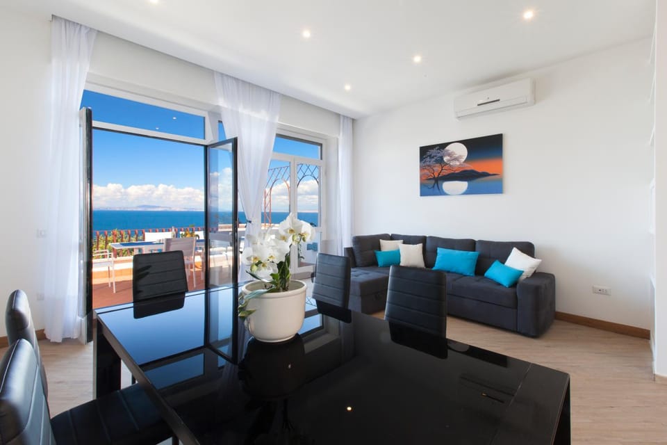 Living room, Sea view, air conditioner