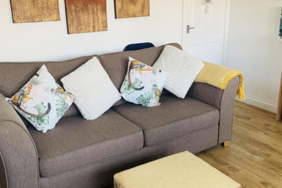 2 Bed Chalet Sleeps 6 - Pets Near Beach Parking Chalet in Mablethorpe