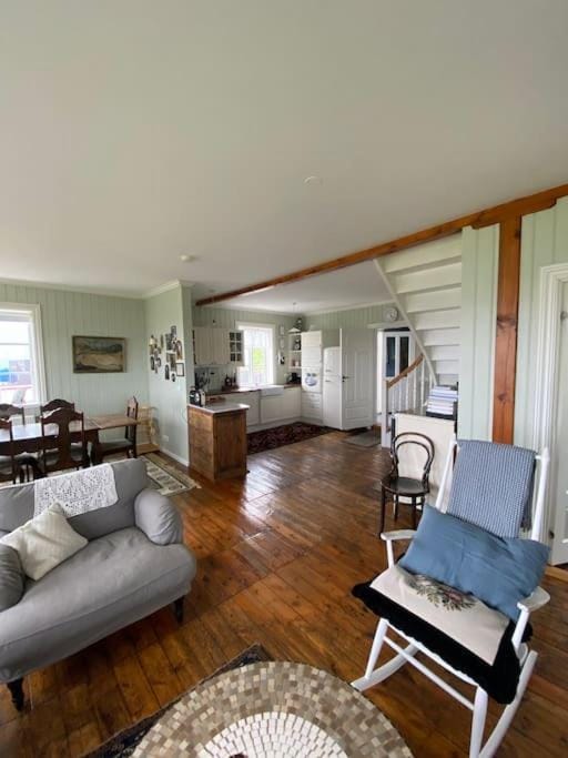 Kitchen or kitchenette, Living room, Seating area