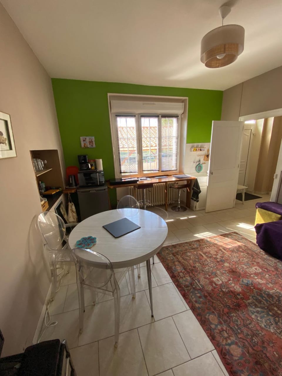 Kitchen or kitchenette, Living room, Seating area, Dining area