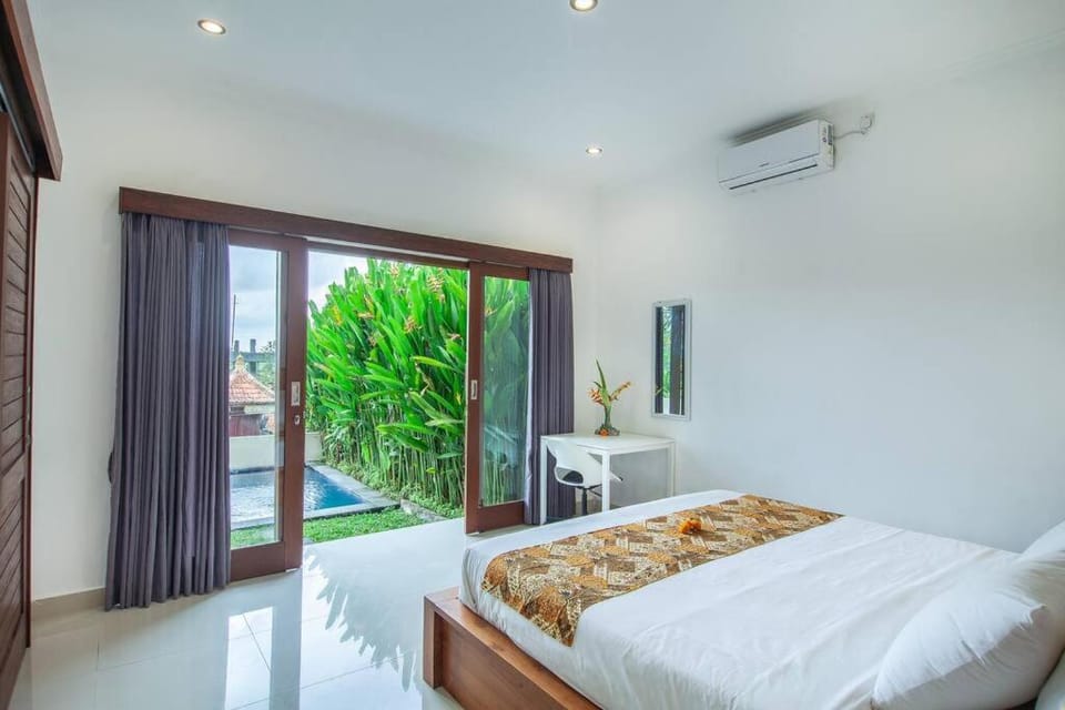 Bed, Photo of the whole room, Bedroom, air conditioner
