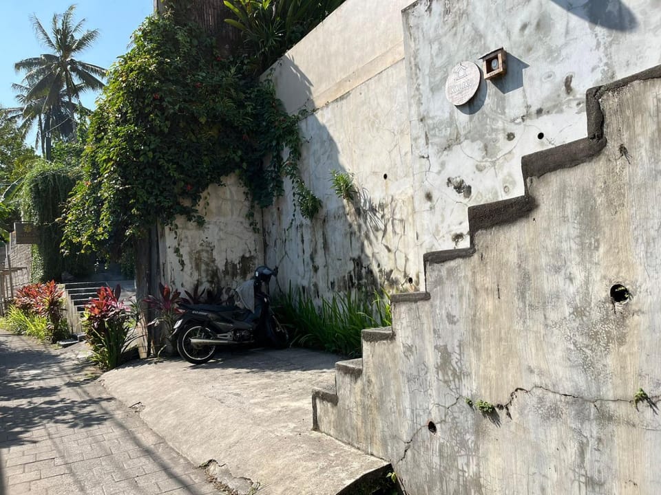 Facade/entrance, Parking