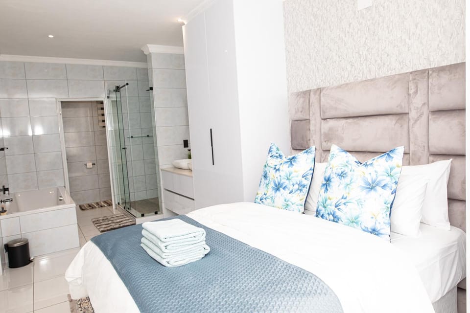 Bed, Bathroom, Bedroom, towels, wardrobe