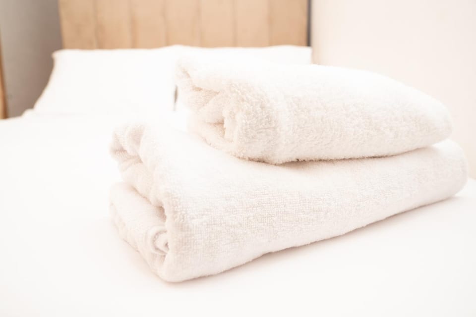 Bedroom, towels