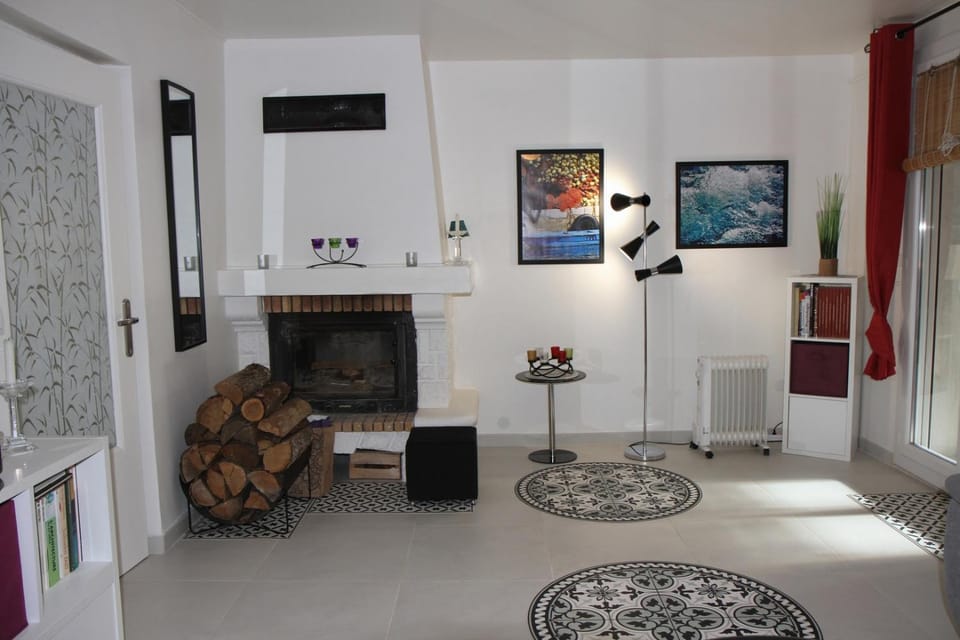 Living room, fireplace