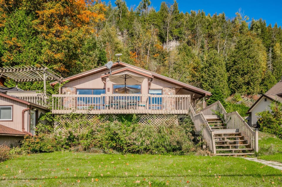 Waterfront Cottage - Incredible View and Hot Tub House in South Bruce Peninsula