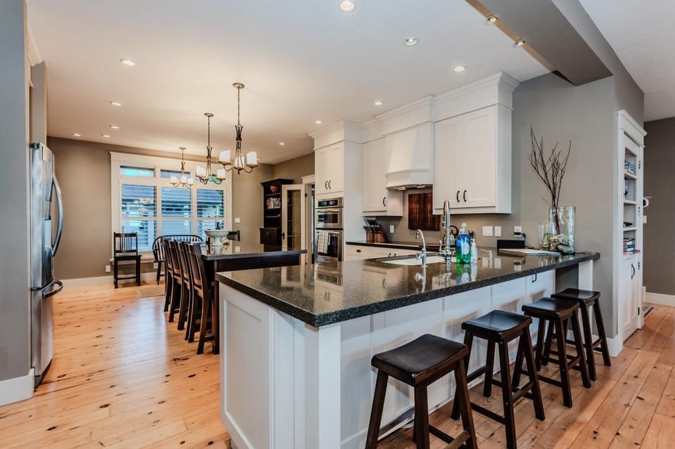 Dining area, kitchen