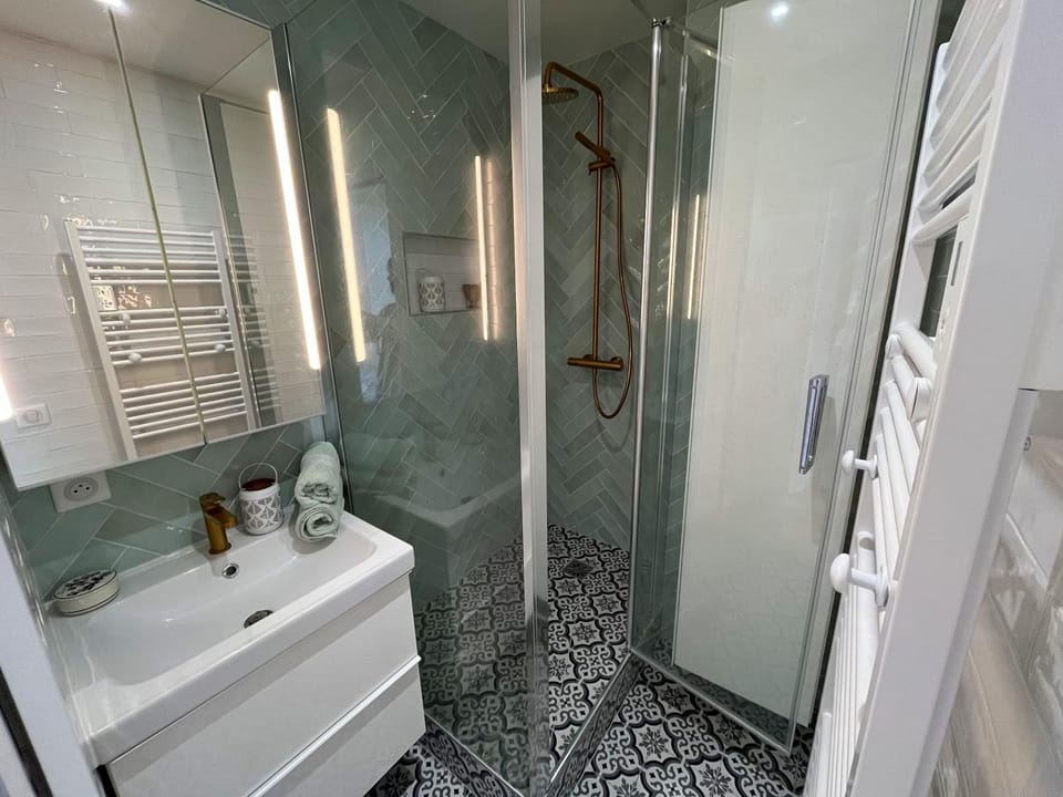 Shower, Bathroom