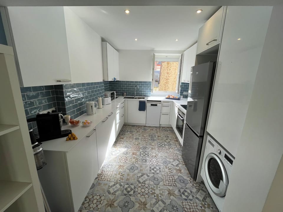 Kitchen or kitchenette, dishwasher, oven, stove, washing machine