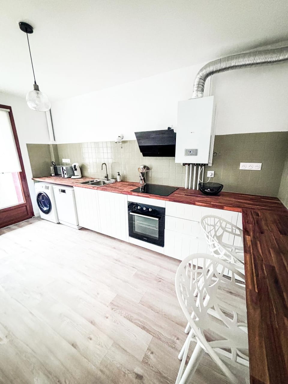 Appartement 79m2 proche Toulouse, lumineux 2 chambres, 1 bureau Apartment in Occitanie