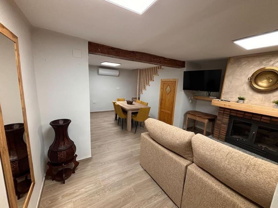 TV and multimedia, Living room, Dining area