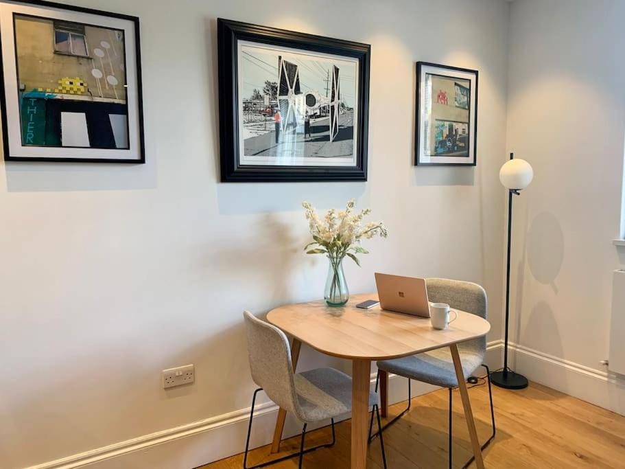 Elegant Period Apartment for 3, Free Parking, Central Apartment in Reading