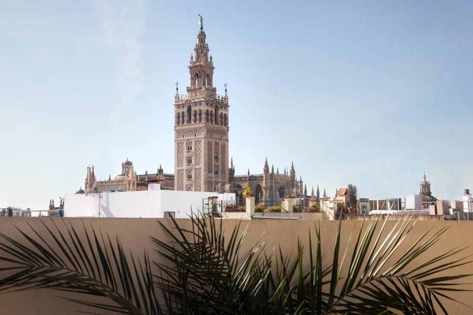 Property building, Nearby landmark, Solarium, City view, Landmark view