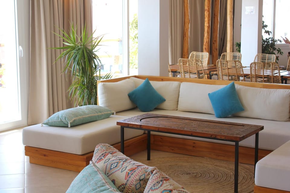 Communal lounge/ TV room