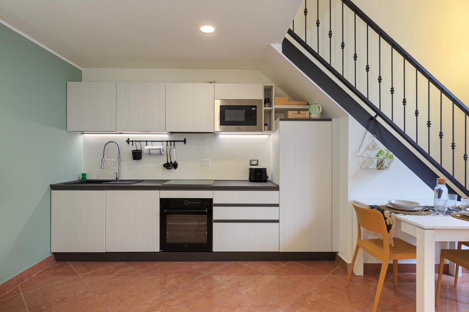 Kitchen or kitchenette, Dining area, dishwasher, minibar, oven, stove, toaster