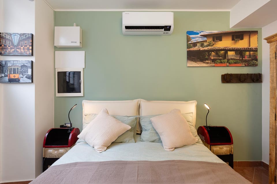 Bed, Photo of the whole room, Bedroom, air conditioner