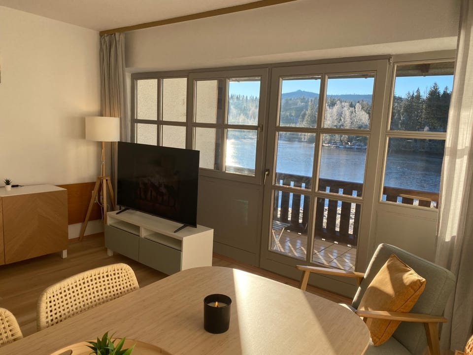Living room, Lake view, Mountain view
