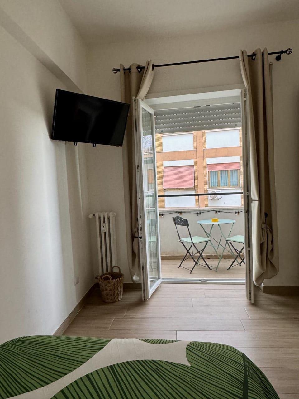 Bed, TV and multimedia, Balcony/Terrace, Photo of the whole room