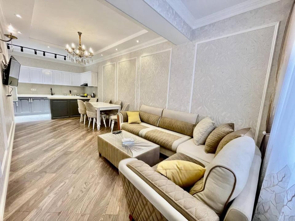 Seating area, kitchen